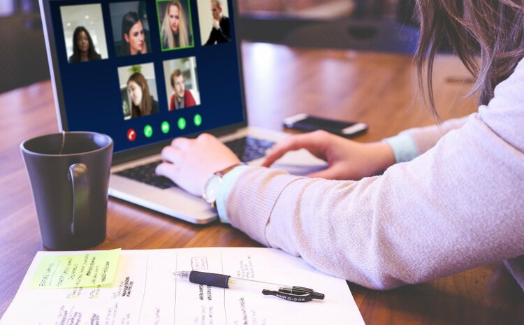 Caminar por la Cuerda Floja: Mediación Online de Casos Conflictivos